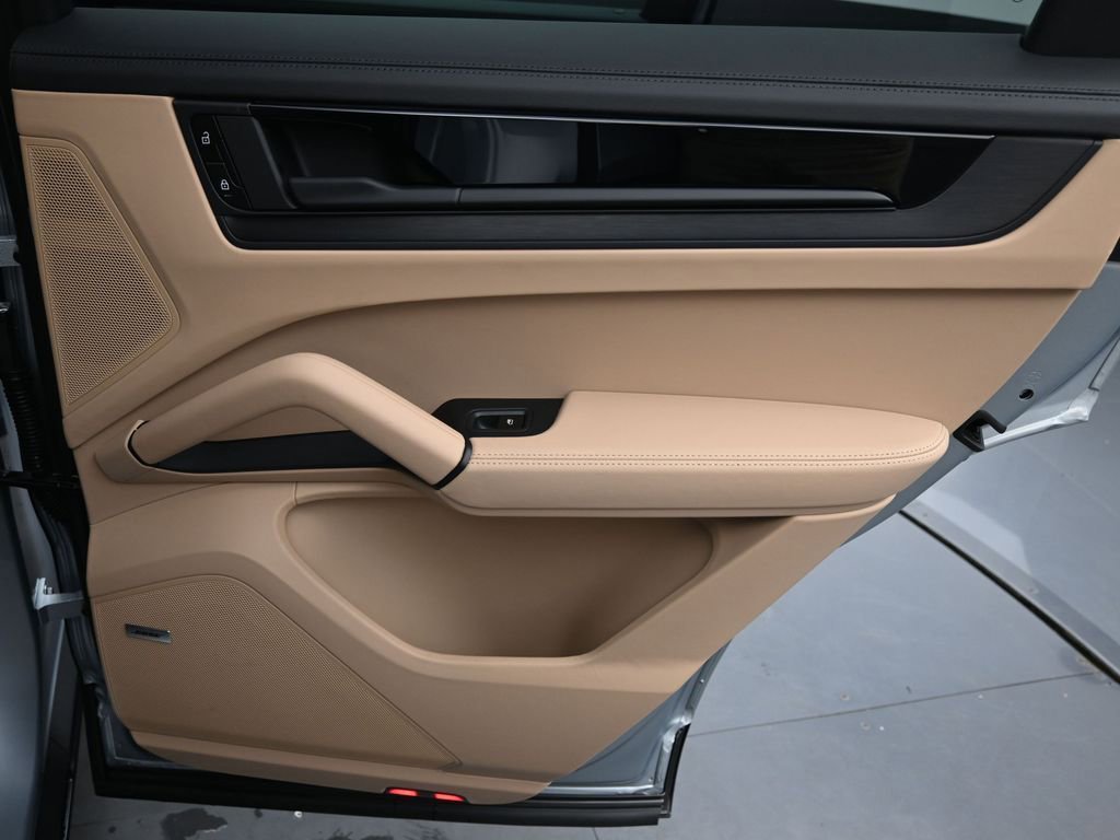 Certified 2025 Porsche Cayenne GTS image 20