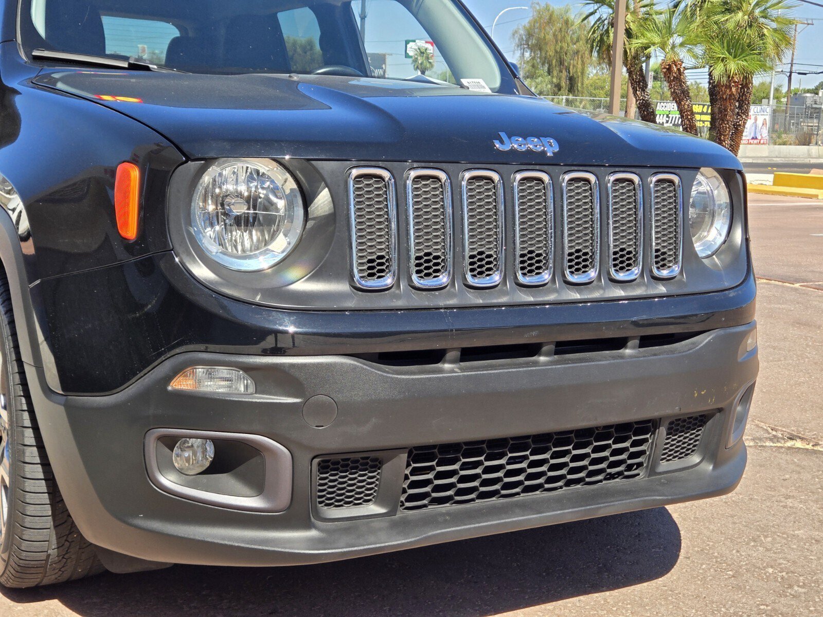 Used 2016 Jeep Renegade Latitude w/ Popular Equipment Group FWD image 5