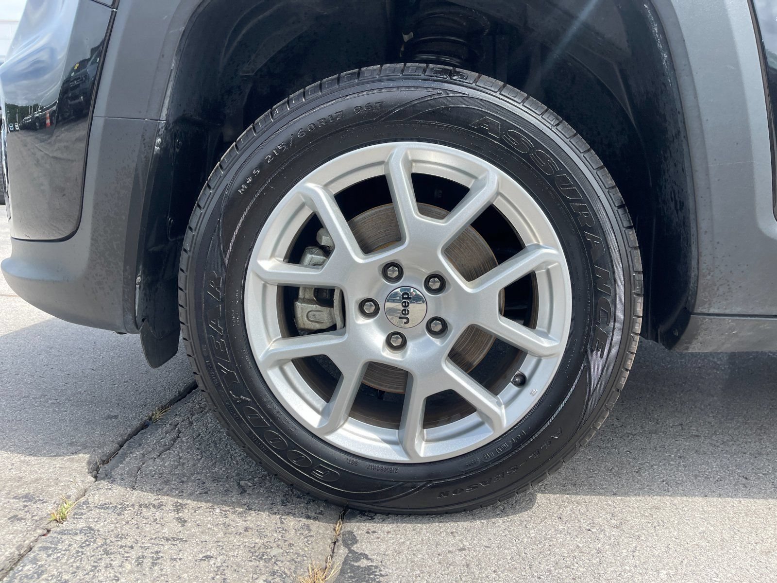 Used 2023 Jeep Renegade Latitude AWD/4WD image 32