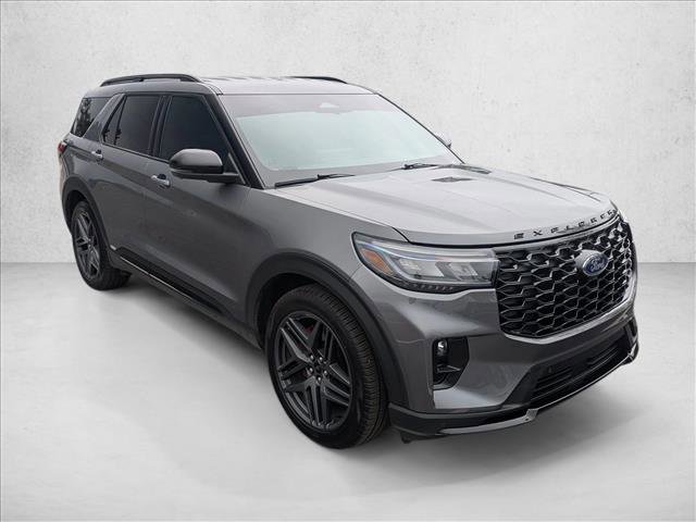 Used 2025 Ford Explorer ST image 3