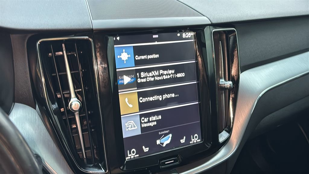 Used 2018 Volvo XC60 T5 Momentum w/ Vision Package image 18