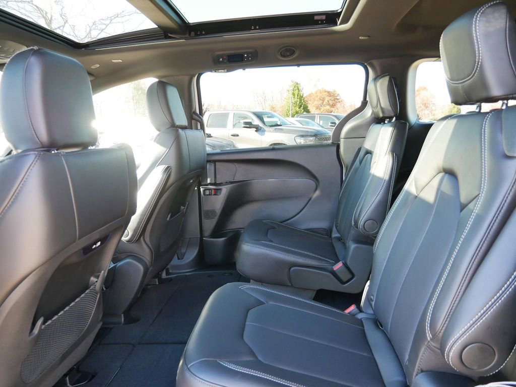 New 2026 Chrysler Pacifica Select AWD/4WD image 29