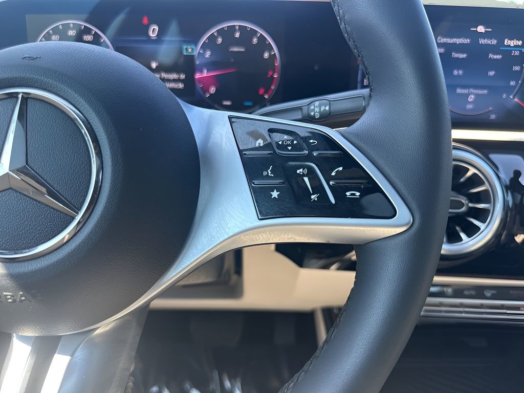 Used 2025 Mercedes-Benz CLA 250 4MATIC image 17