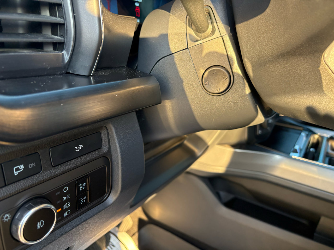 Used 2023 Ford F350 Lariat image 36