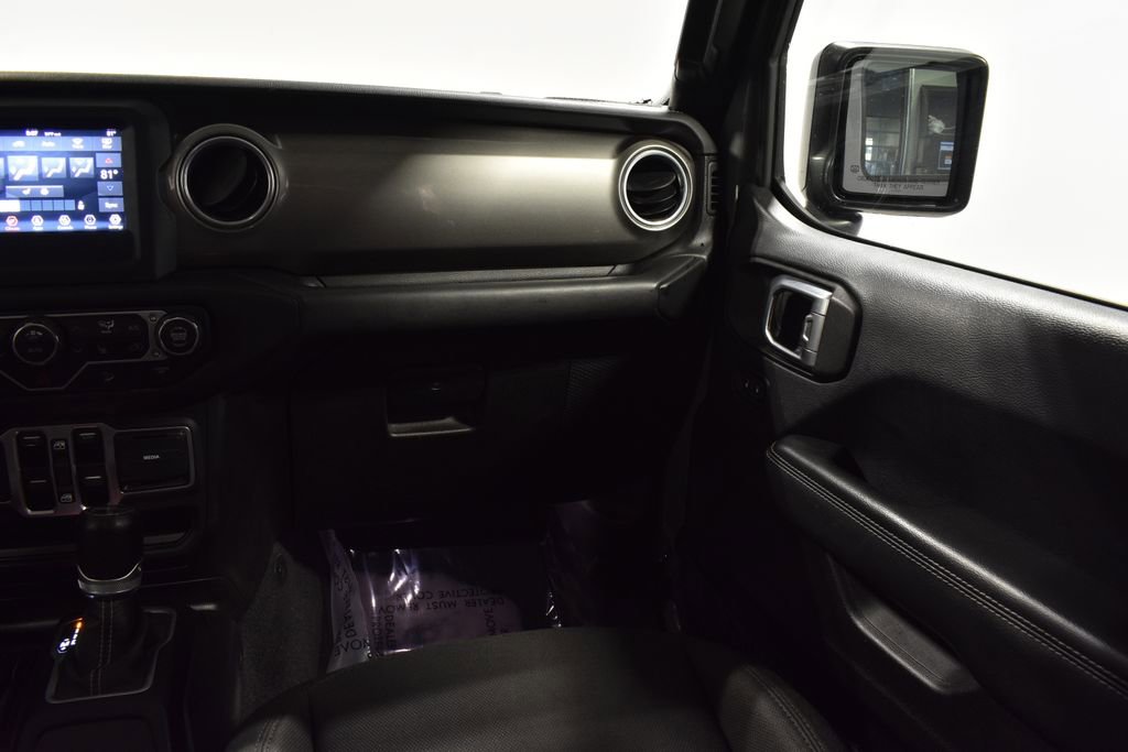 Used 2018 Jeep Wrangler Unlimited Sahara w/ Cold Weather Group image 14