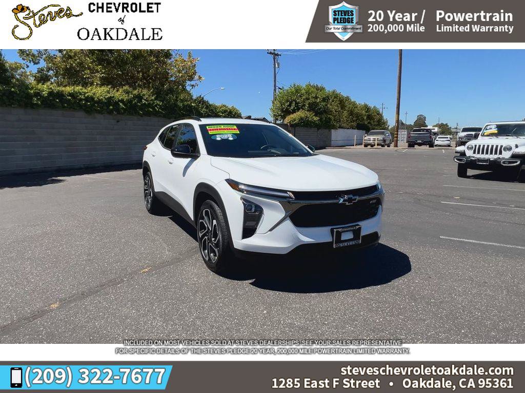 Certified 2026 Chevrolet Trax RS w/ Sunroof Package FWD image 3