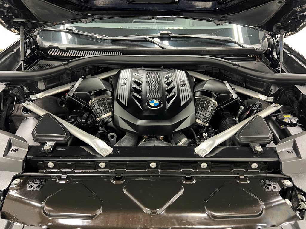 Used 2022 BMW X7 M50i w/ Cold Weather Package AWD/4WD image 31
