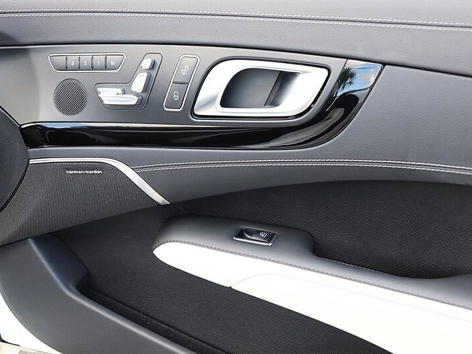 Used 2015 Mercedes-Benz SL 550 image 35