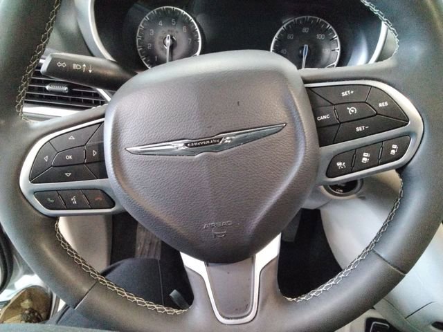 Used 2024 Chrysler Pacifica Touring-L image 26