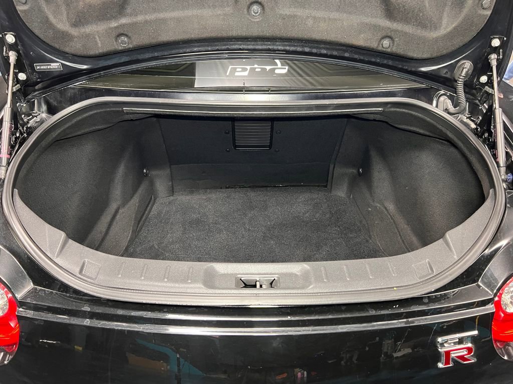 Used 2019 Nissan GT-R Premium w/ Premium Interior Package AWD/4WD image 26