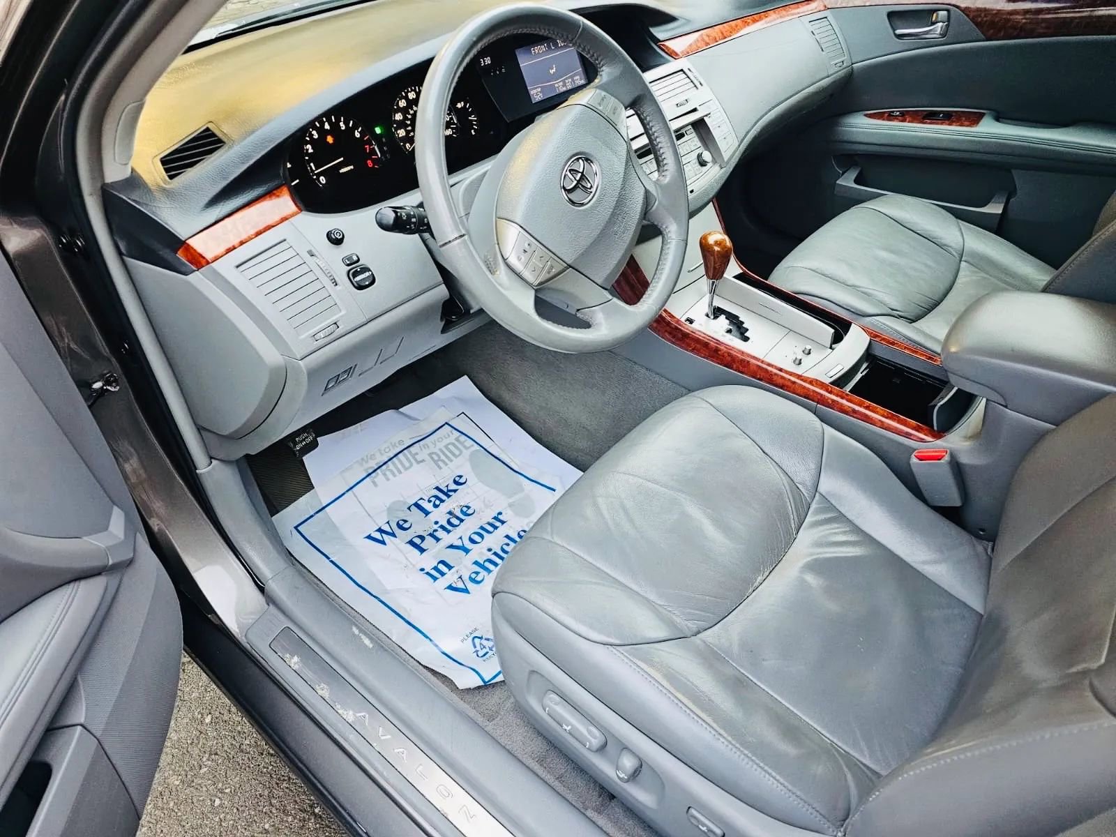 Used 2005 Toyota Avalon XLS FWD image 9