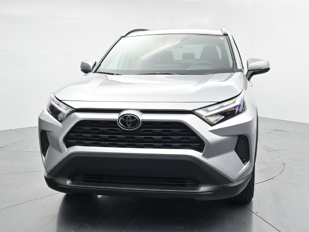 Used 2025 Toyota RAV4 XLE AWD/4WD image 3