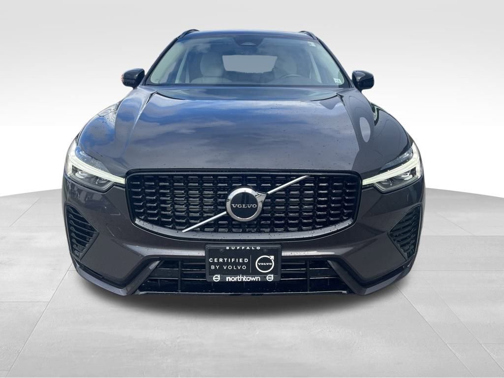 Certified 2025 Volvo XC60 T8 Core w/ Climate Package image 10