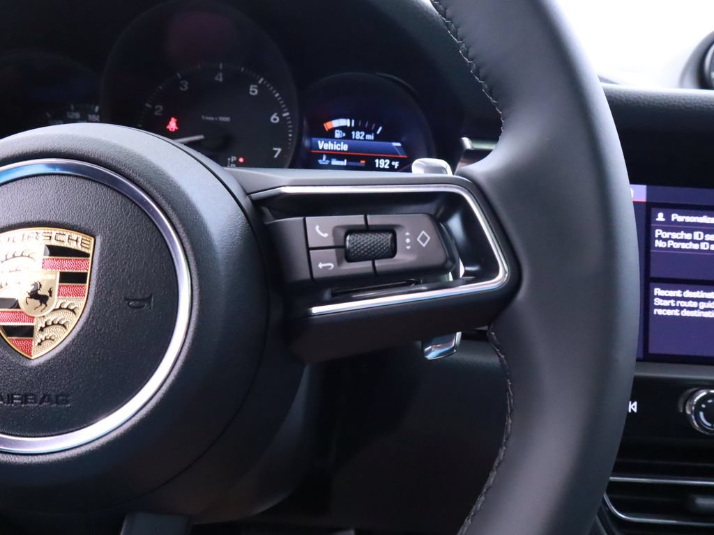 Certified 2025 Porsche Macan AWD/4WD image 28
