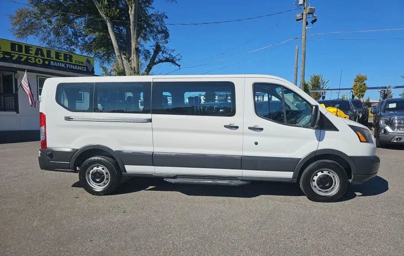 Used 2017 Ford Transit 350 XL image 5