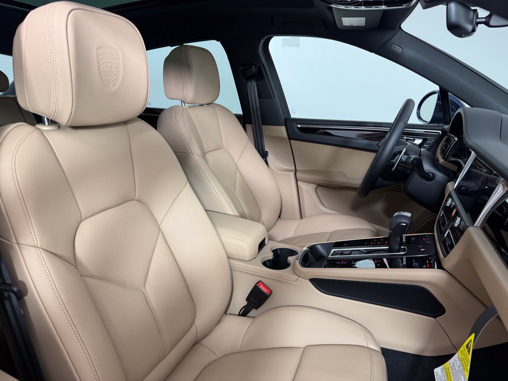New 2026 Porsche Macan AWD/4WD image 16