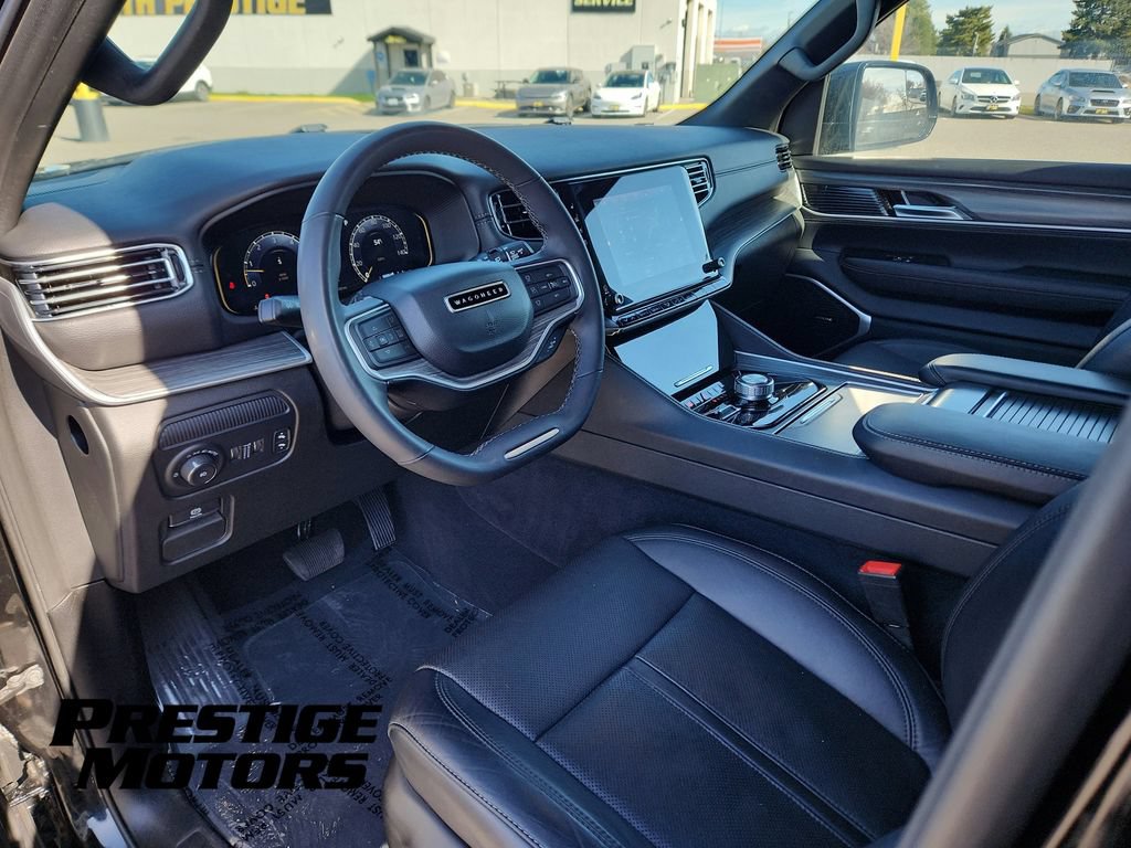 Used 2024 Jeep Wagoneer L Series II w/ Flexible Seating Group AWD/4WD image 17