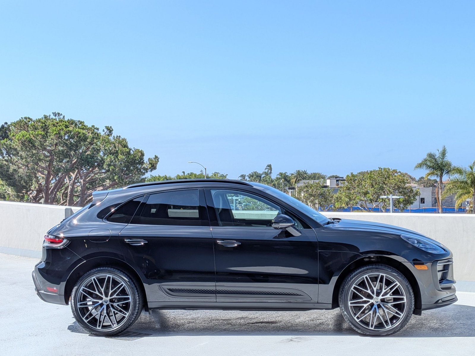 Certified 2024 Porsche Macan AWD/4WD image 8
