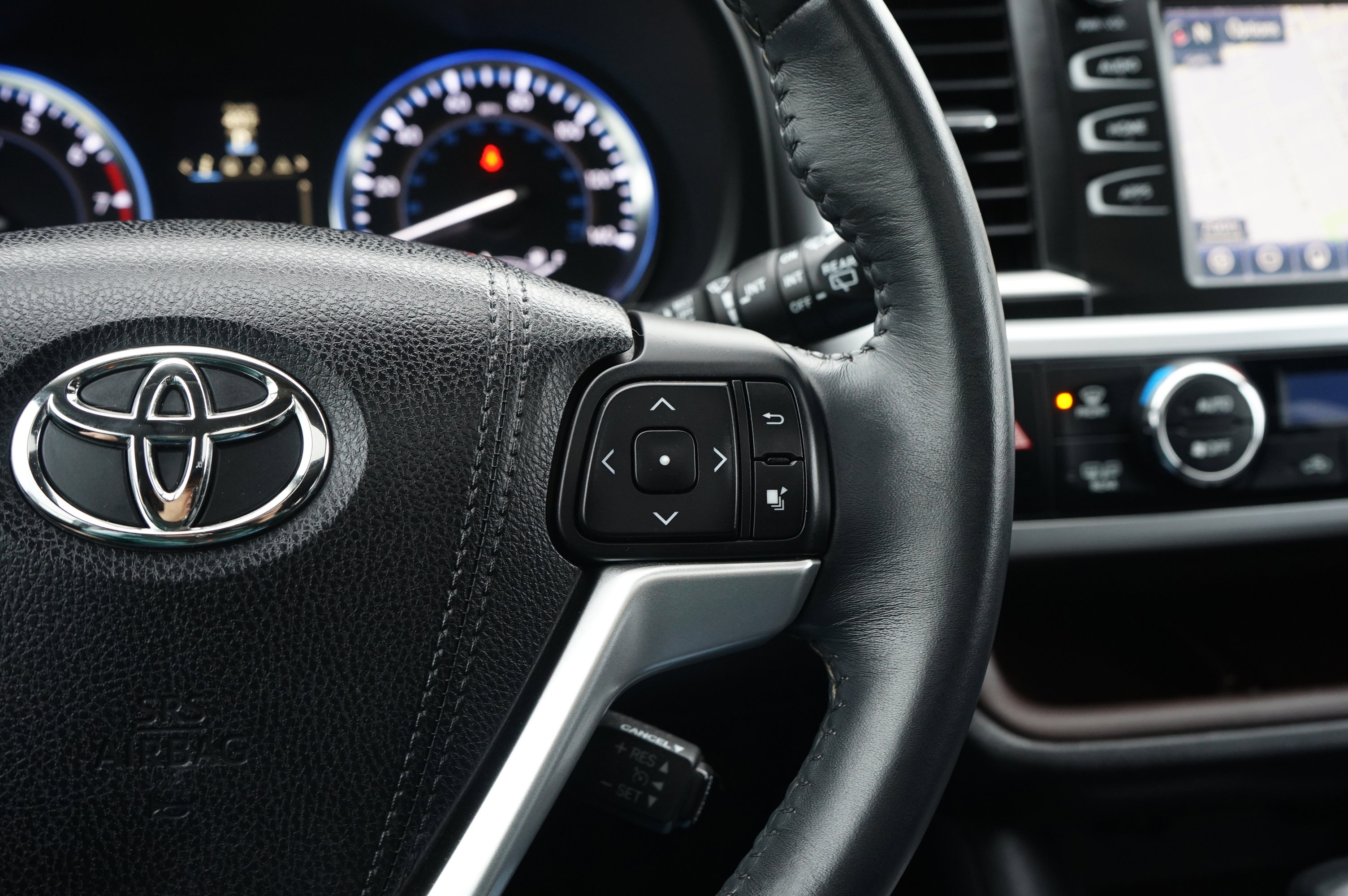 Used 2015 Toyota Highlander XLE image 30