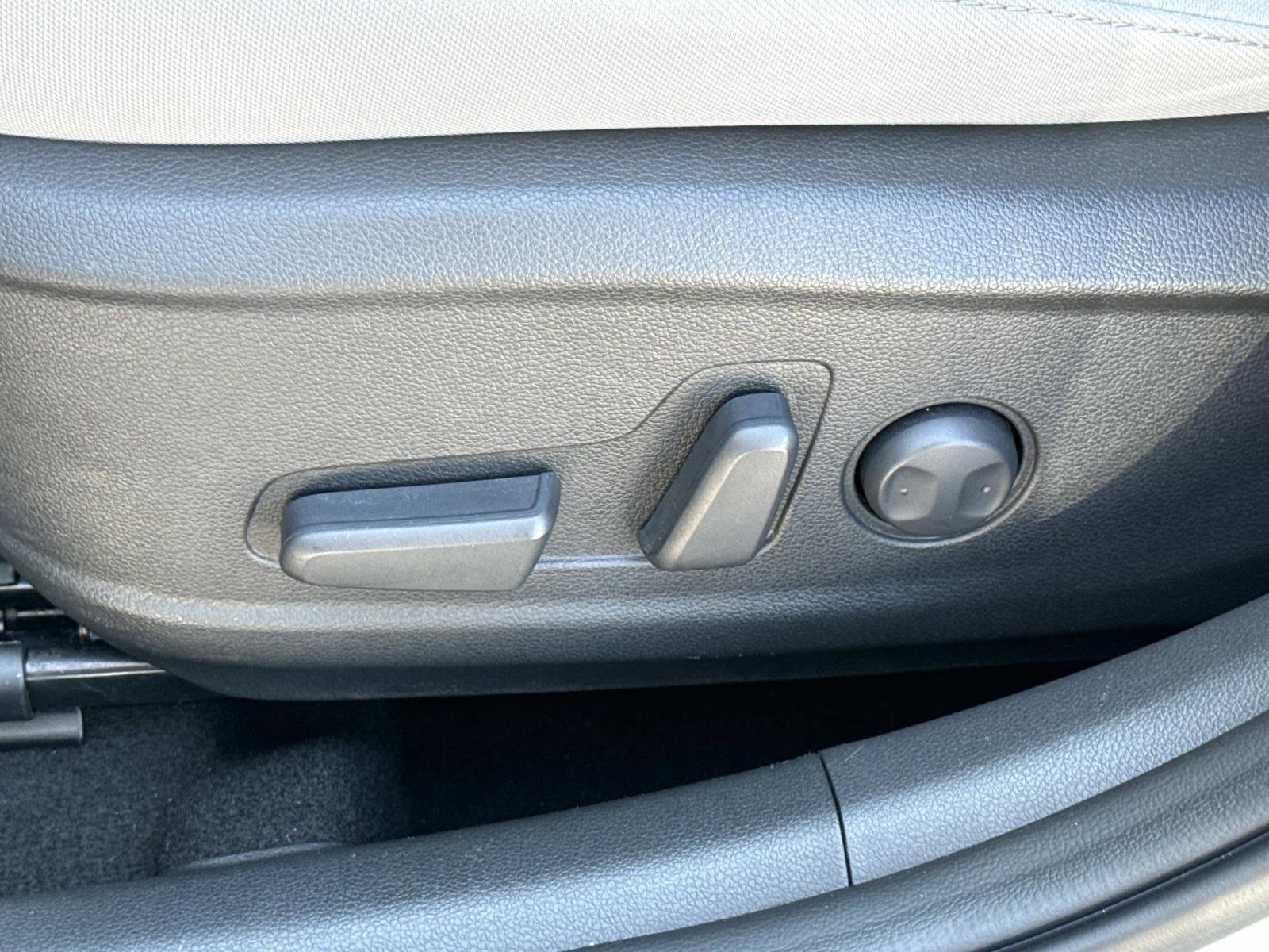 Certified 2023 Hyundai Kona SEL AWD/4WD image 17