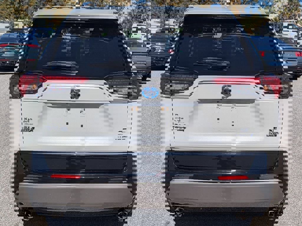 Used 2022 Toyota RAV4 SE image 4
