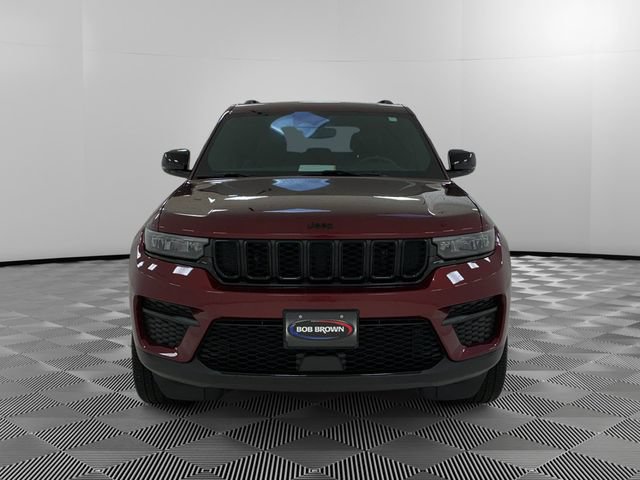 Used 2024 Jeep Grand Cherokee Altitude AWD/4WD image 8