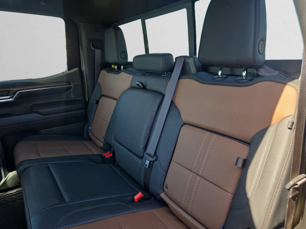 Used 2024 Chevrolet Silverado 1500 High Country w/ Technology Package AWD/4WD image 15