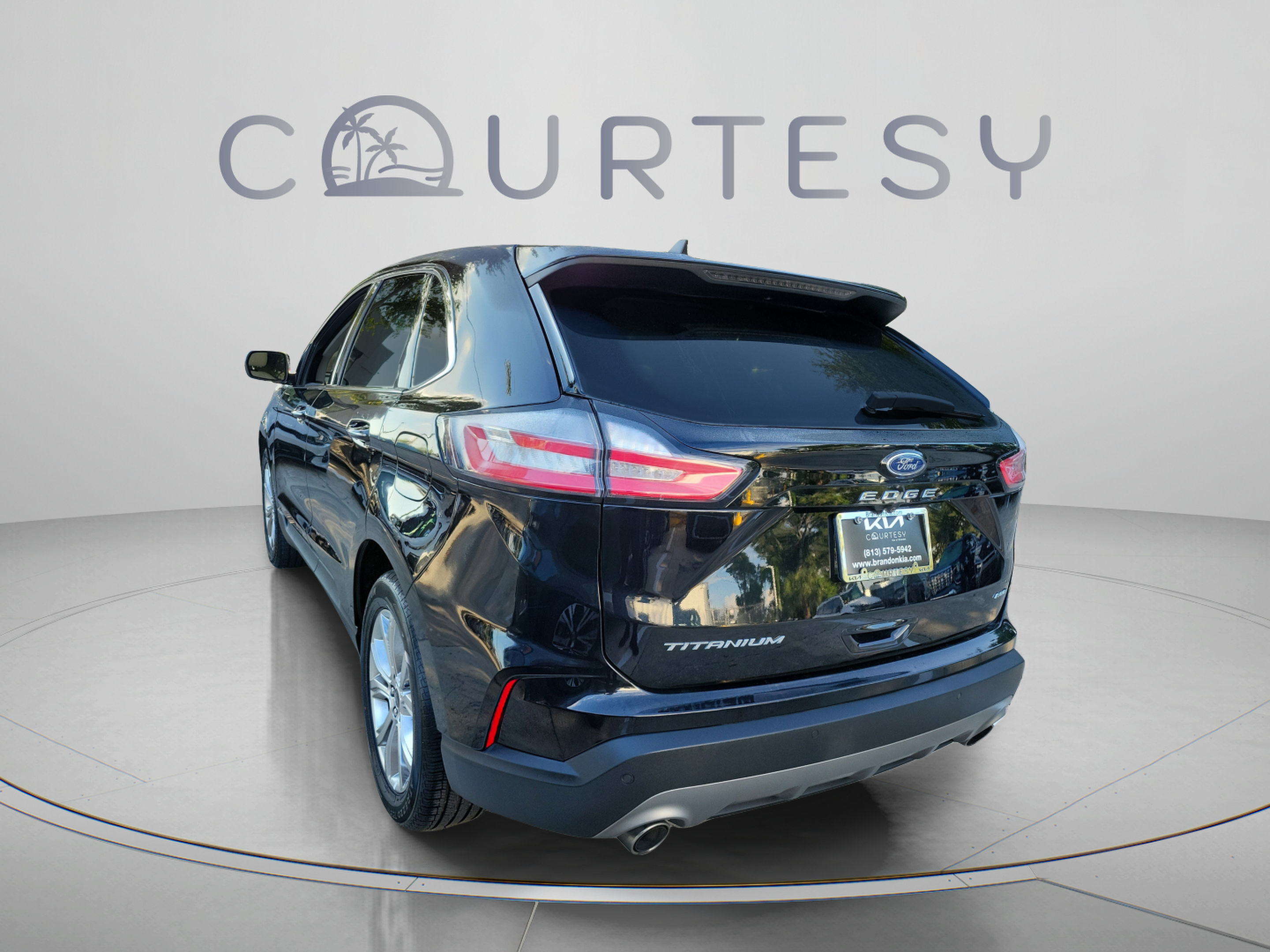 Used 2024 Ford Edge Titanium AWD/4WD image 2
