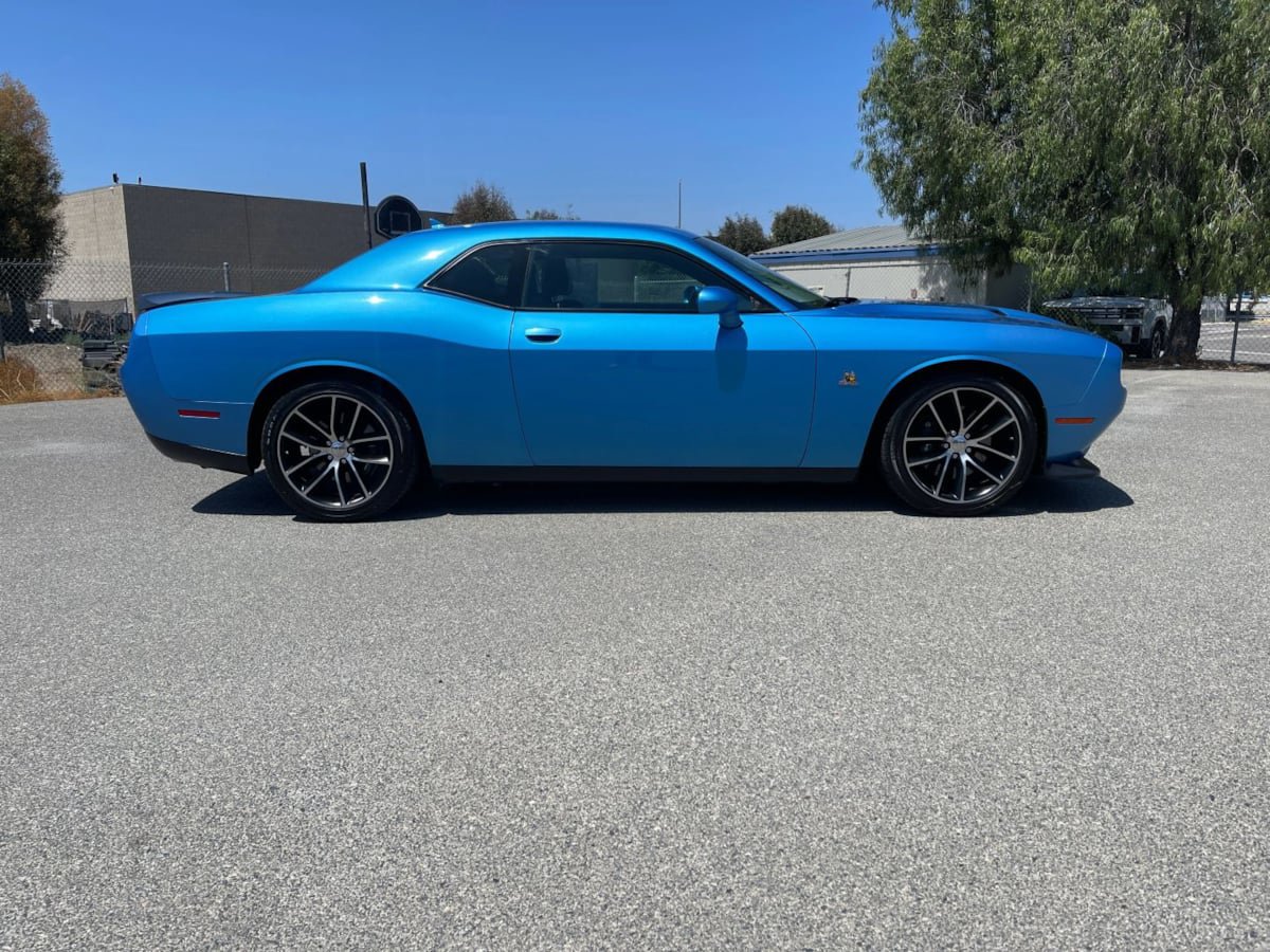Used 2016 Dodge Challenger R/T Scat Pack w/ Leather Interior Group RWD image 4