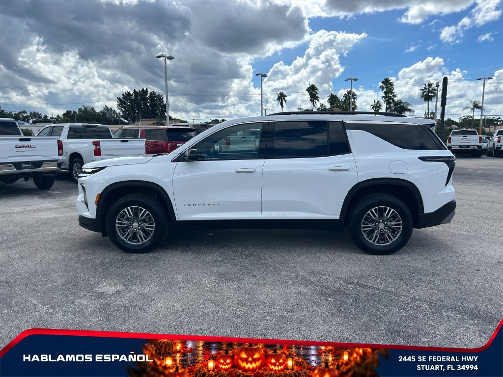 Used 2026 Chevrolet Traverse LT w/ Driver Confidence Package FWD image 8