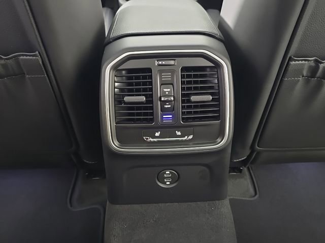 Certified 2026 Porsche Macan AWD/4WD image 25
