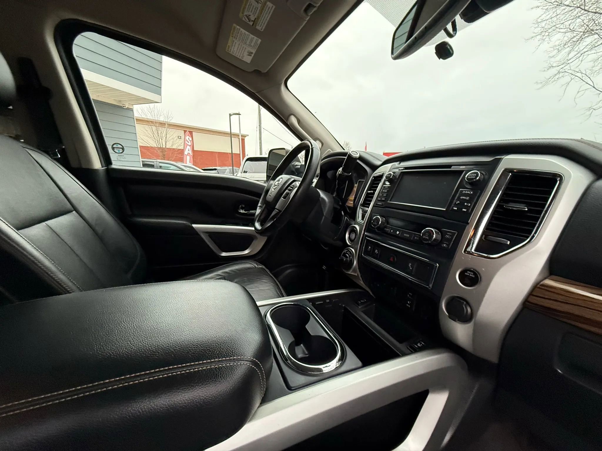 Used 2017 Nissan Titan SL image 35