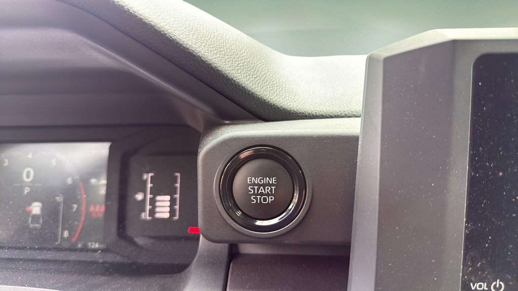 Certified 2025 Toyota Tacoma SR5 AWD/4WD image 24