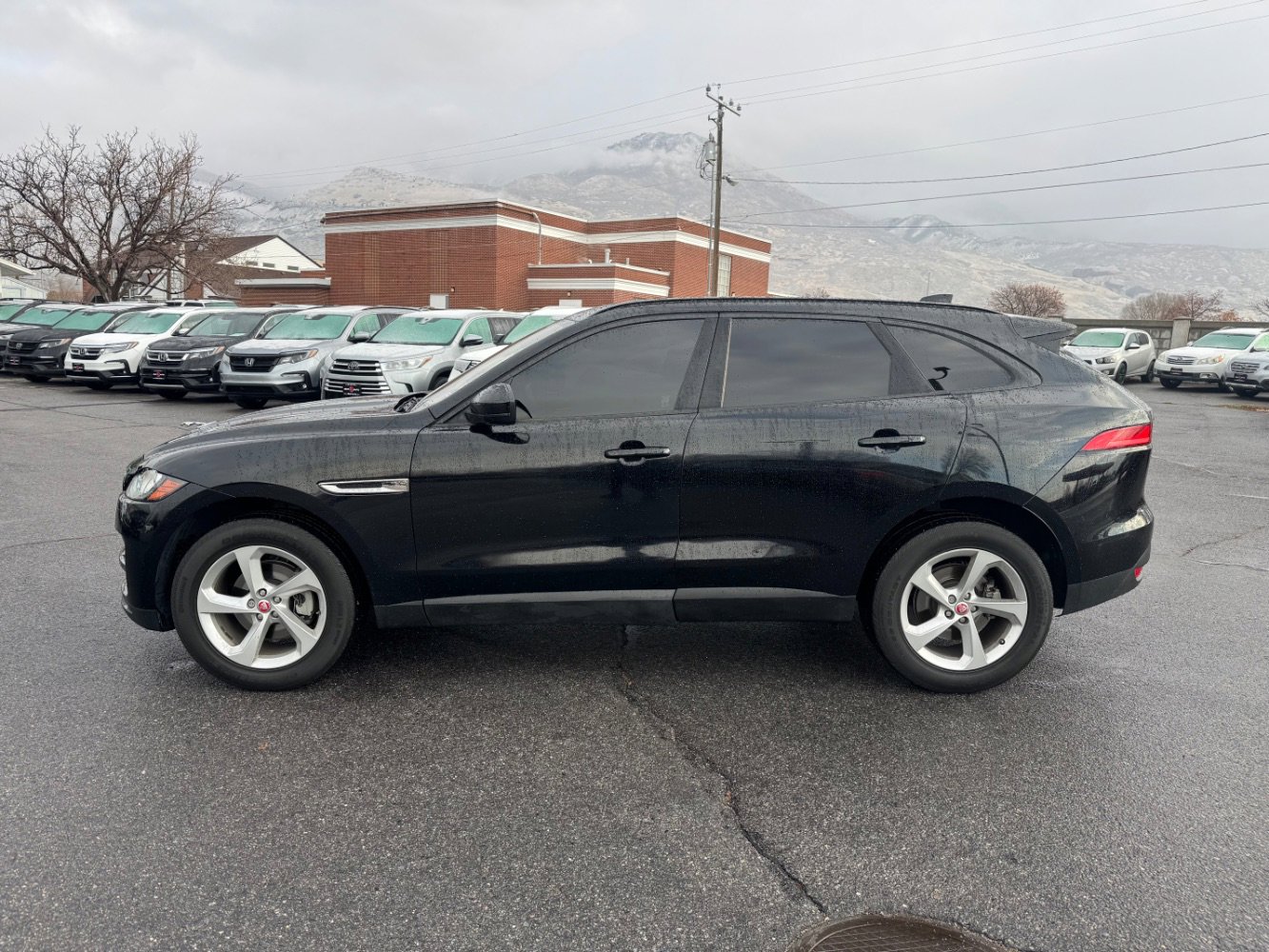Used 2018 Jaguar F-PACE Premium image 2