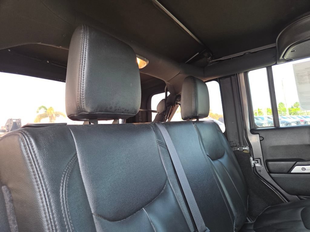 Used 2017 Jeep Wrangler Unlimited Sahara w/ Connectivity Group AWD/4WD image 20