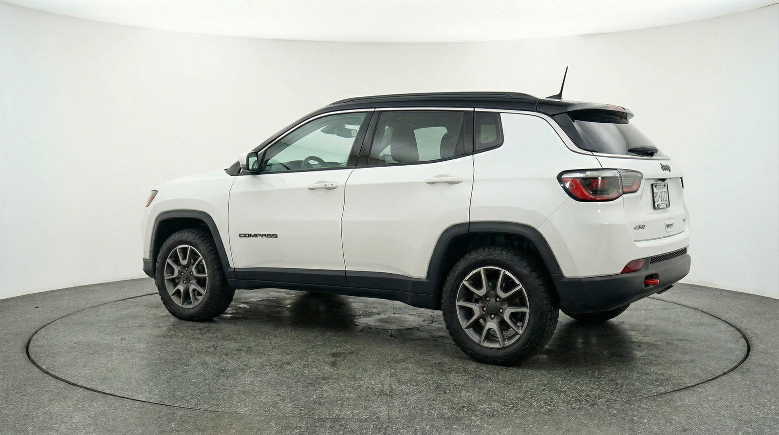 Used 2025 Jeep Compass Trailhawk image 6