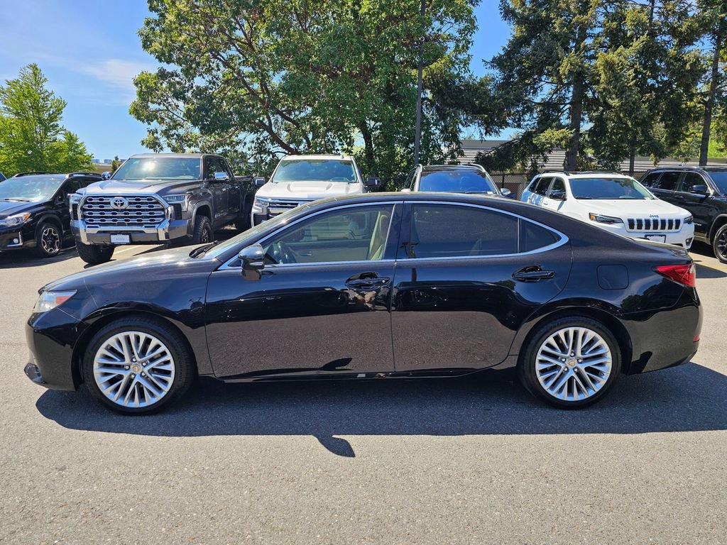 Used 2014 Lexus ES 350 w/ Ultra Luxury Package FWD image 2