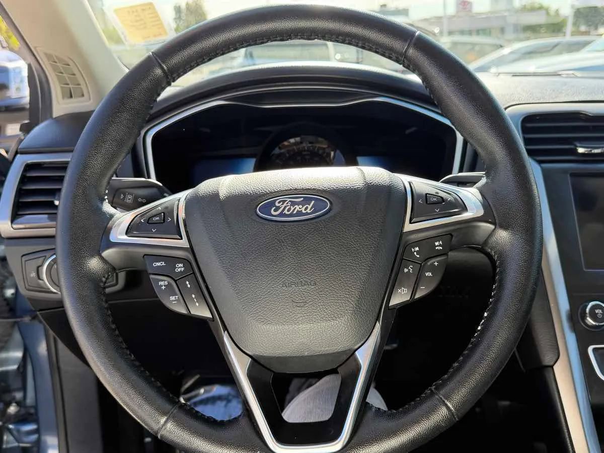 Used 2019 Ford Fusion SEL FWD image 18