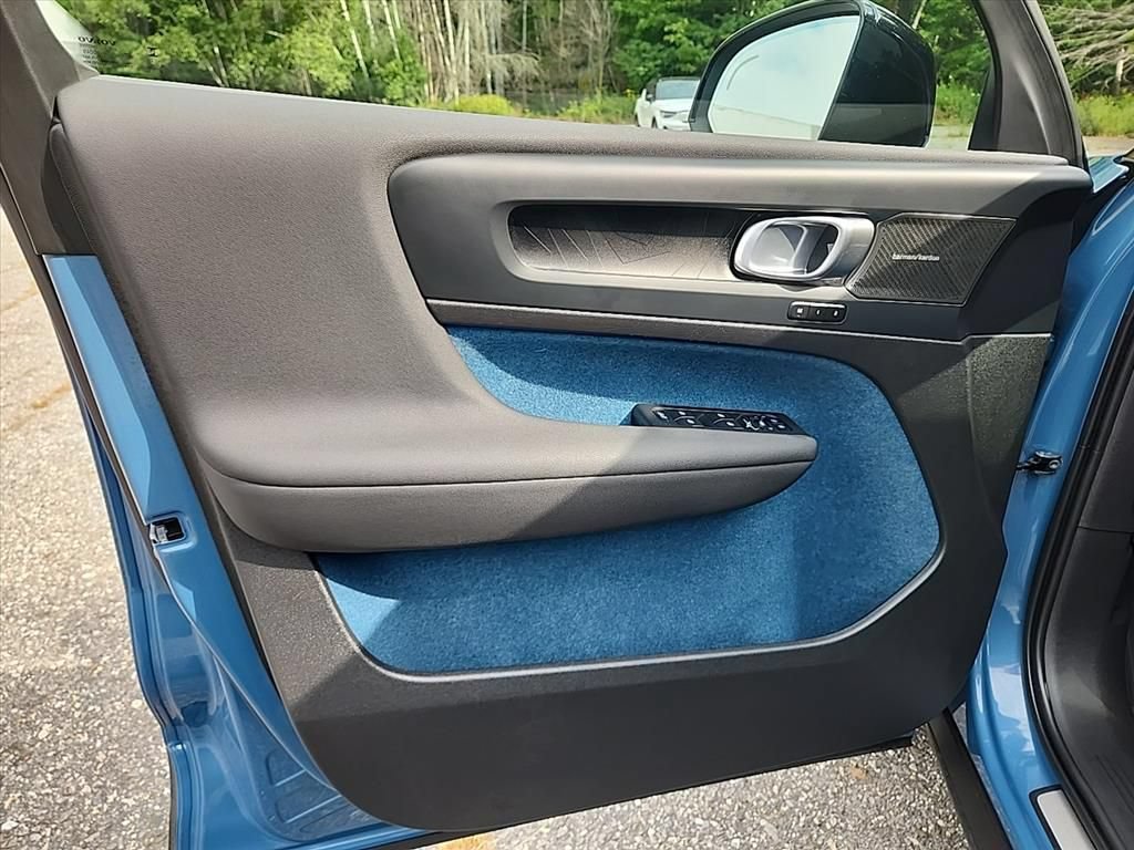 Certified 2023 Volvo XC40 Recharge Ultimate w/ Protection Package Premier AWD/4WD image 24