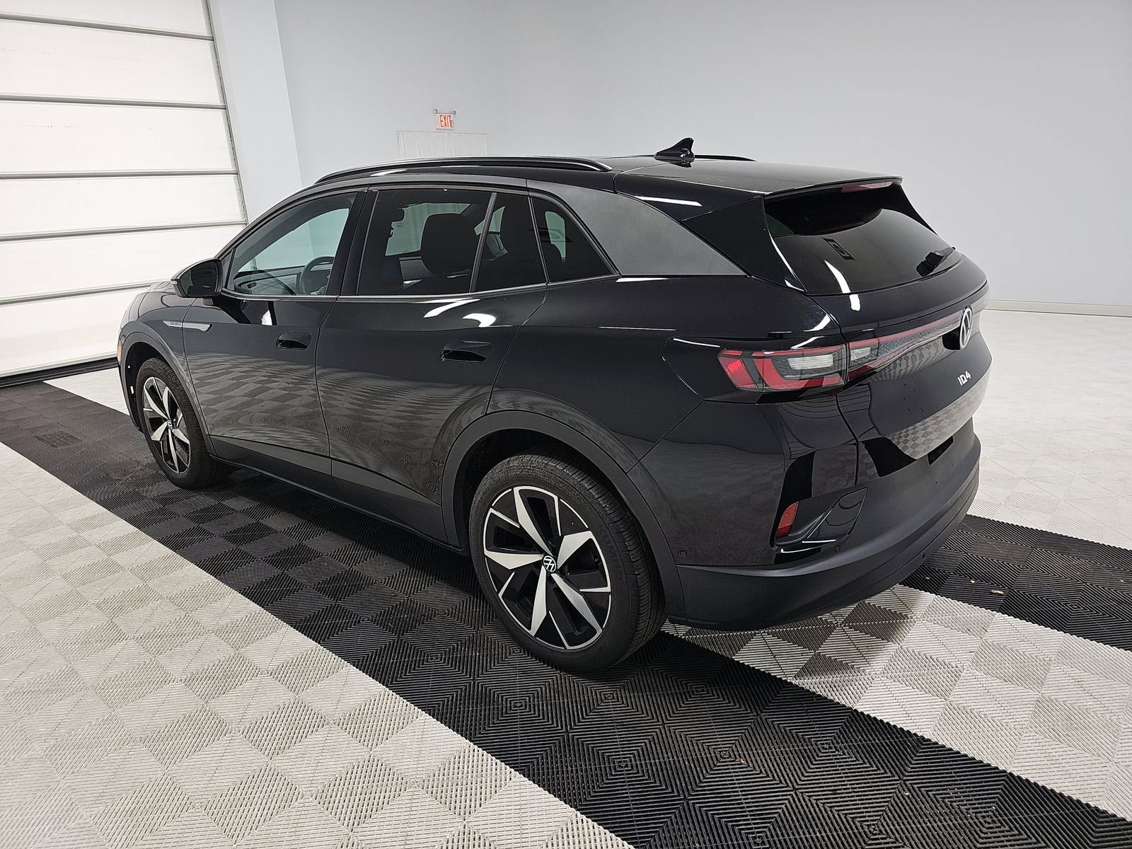 Used 2023 Volkswagen ID.4 Pro S image 4