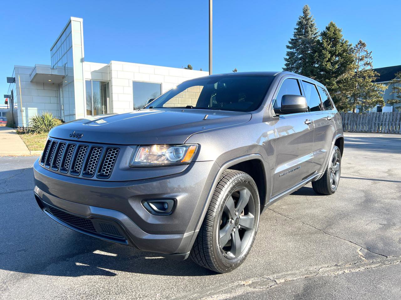 Used 2015 Jeep Grand Cherokee Altitude image 1