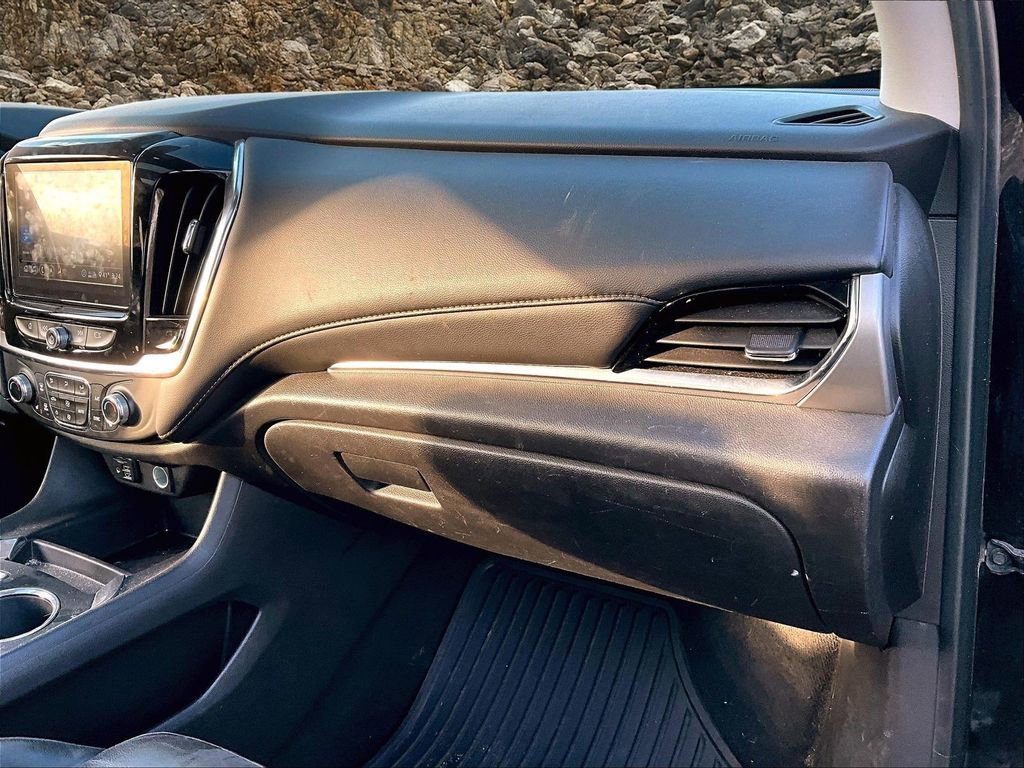 Used 2021 Chevrolet Traverse RS image 14