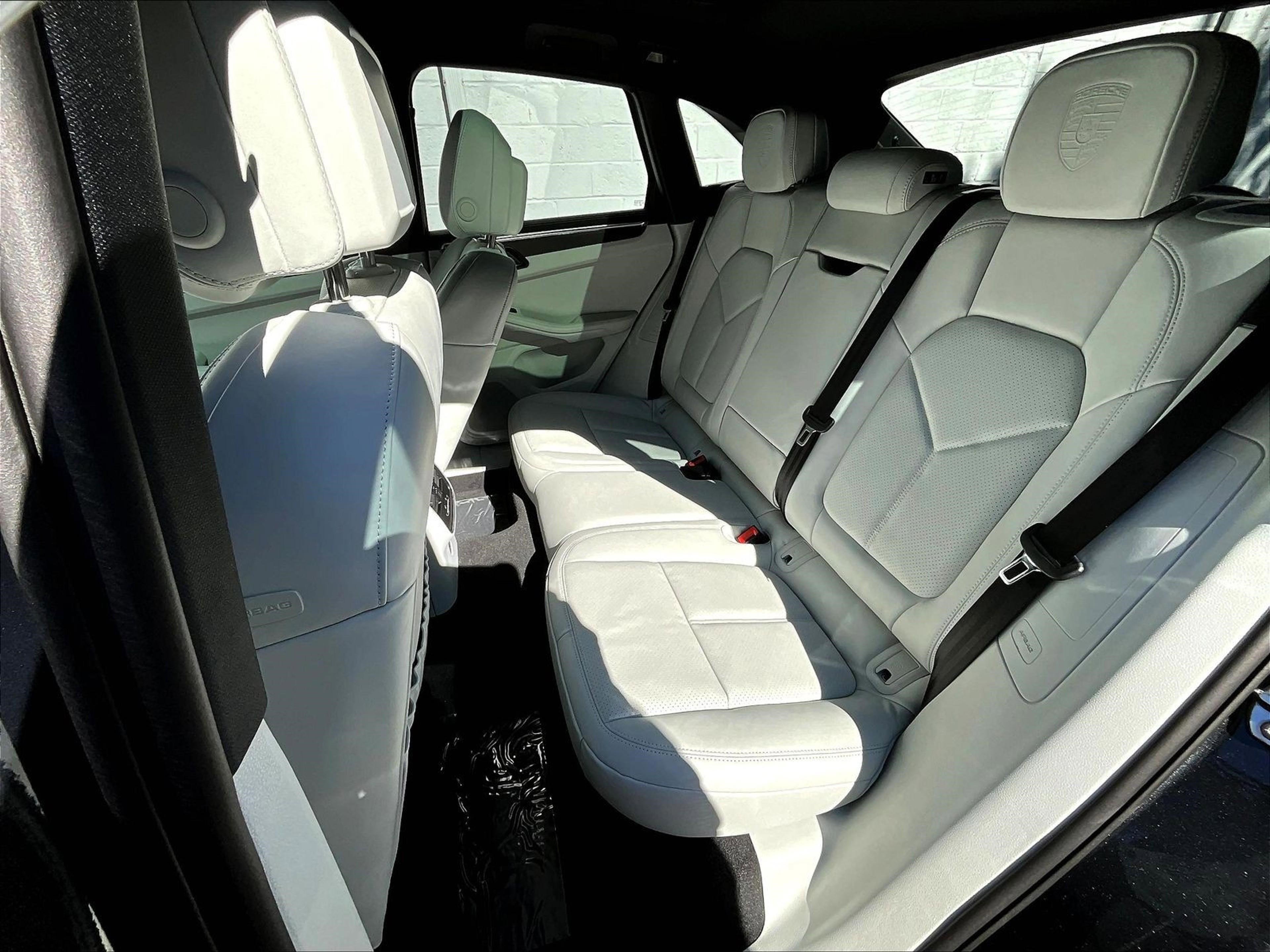 New 2026 Porsche Macan GTS image 20