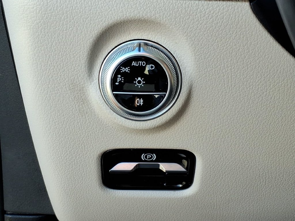 Used 2023 Mercedes-Benz C 300 4MATIC Sedan image 27