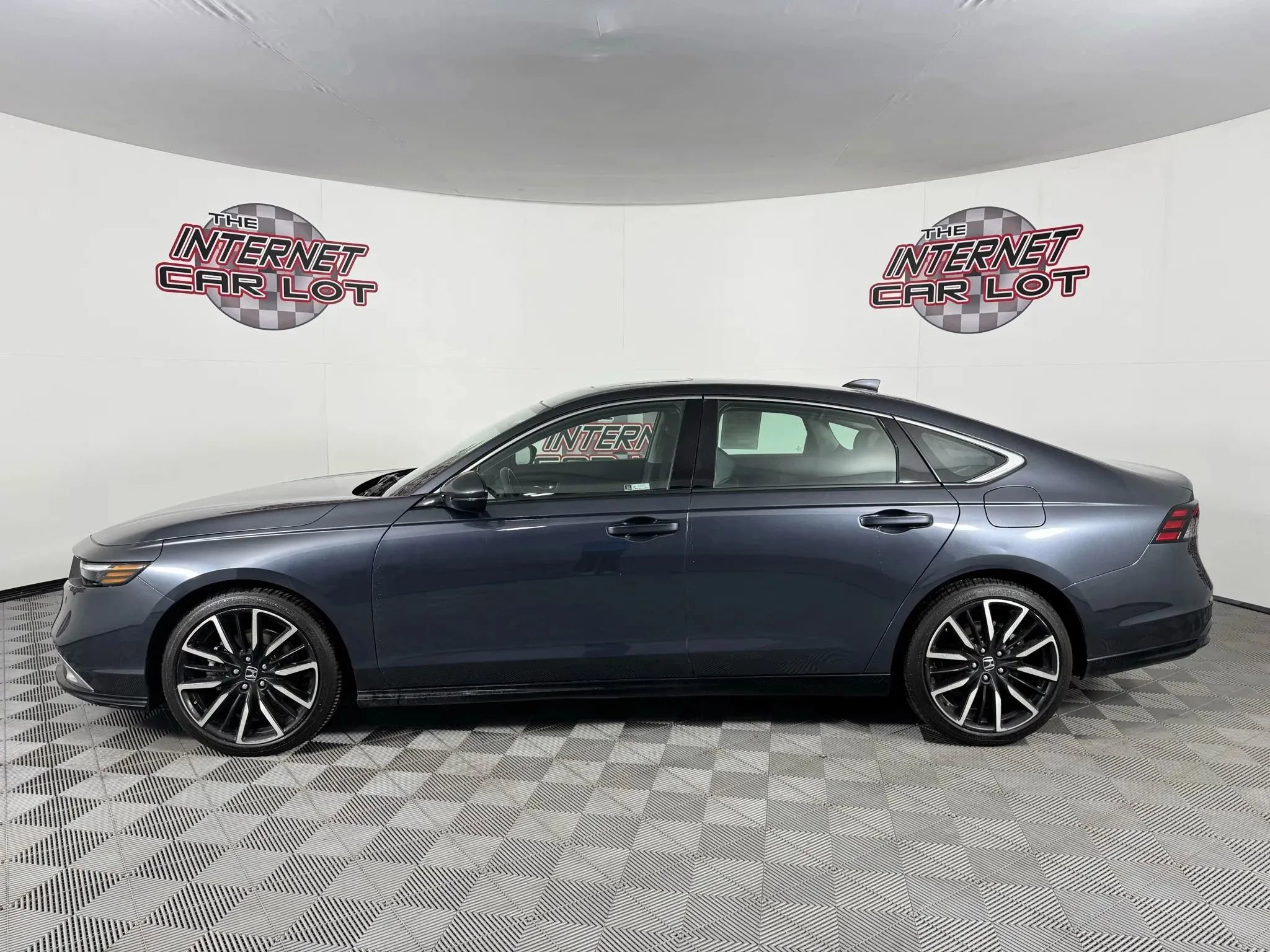 Used 2023 Honda Accord Touring image 4