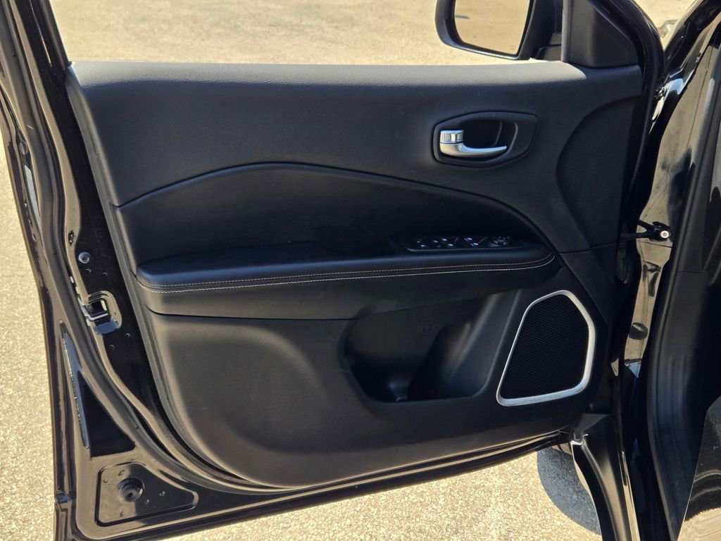 Used 2019 Jeep Compass Sport w/ Tech Group FWD image 29