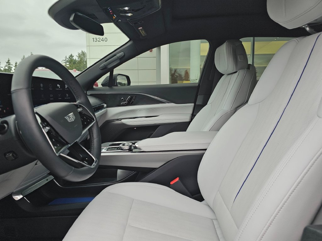 Certified 2024 Cadillac Lyriq Luxury AWD/4WD image 24
