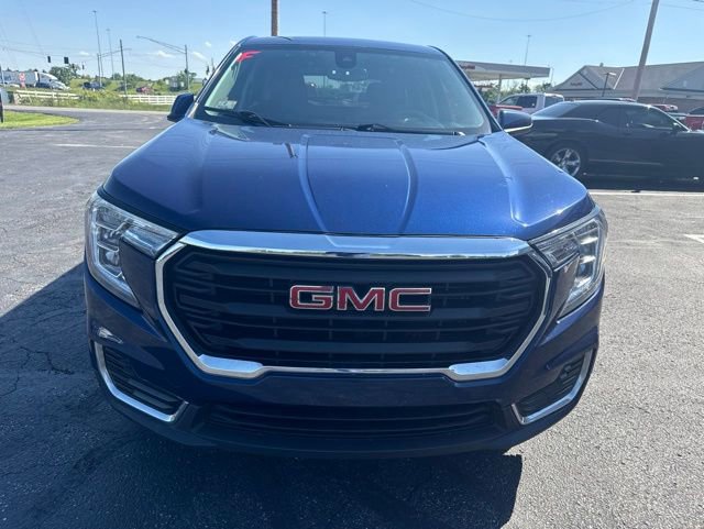 Used 2023 GMC Terrain SLE w/ LPO, Floor Liner Package FWD image 7