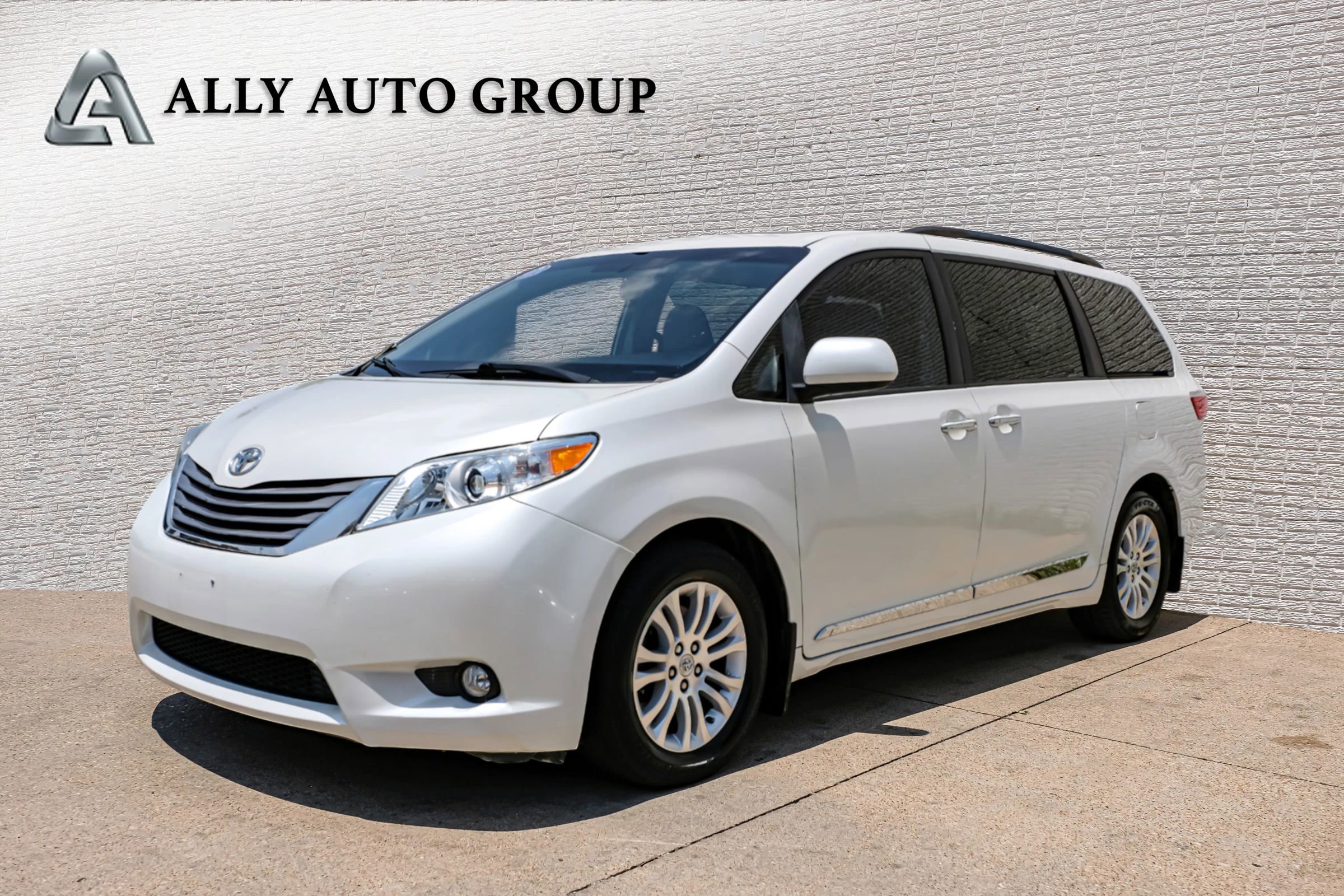 Used 2017 Toyota Sienna XLE