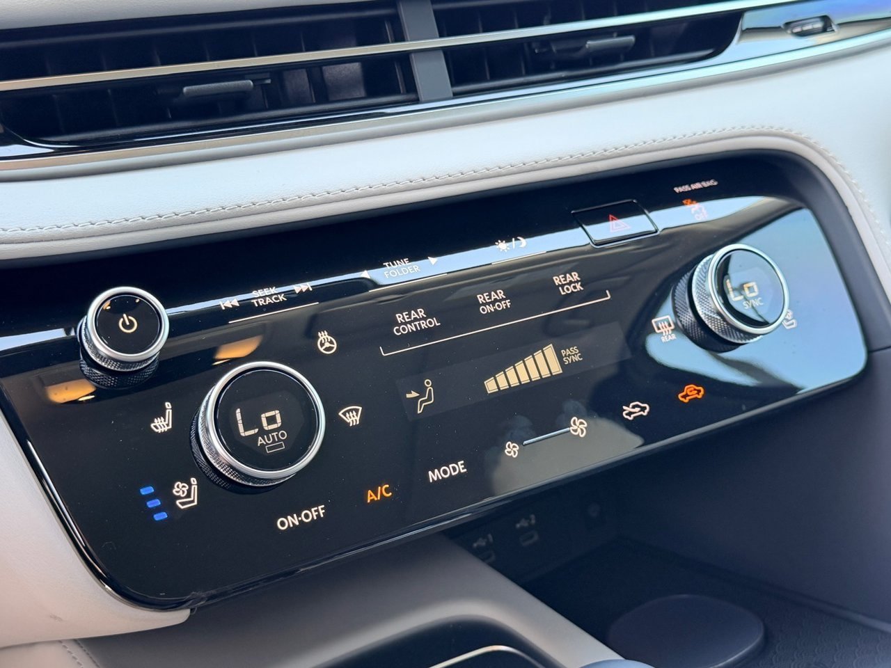 New 2027 INFINITI QX60 Luxe FWD image 24
